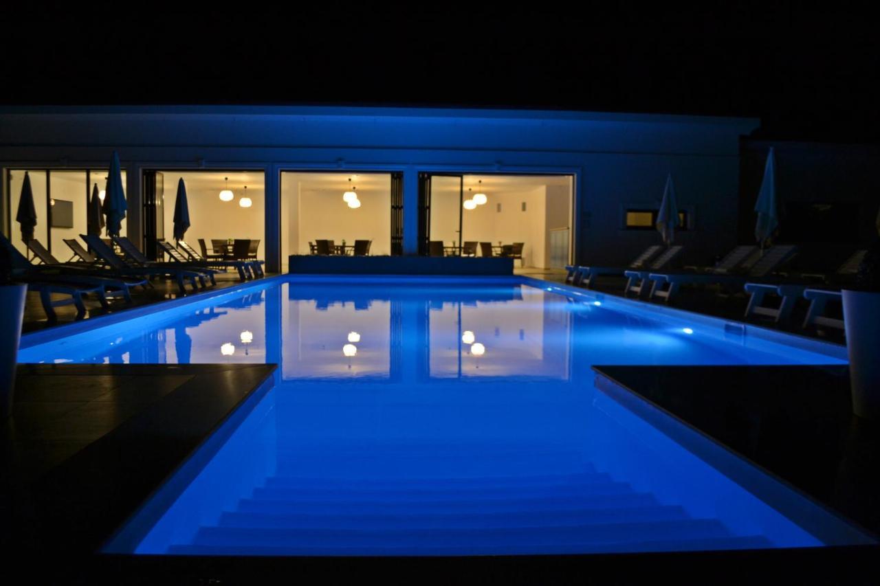 Krystal Boutique Mansion Hotel Hunedoara Buitenkant foto