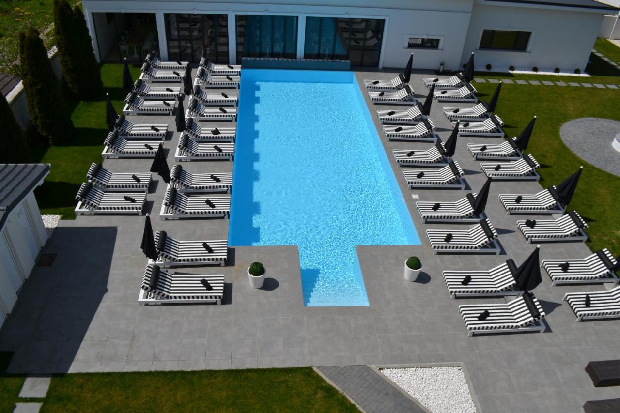 Krystal Boutique Mansion Hotel Hunedoara Buitenkant foto