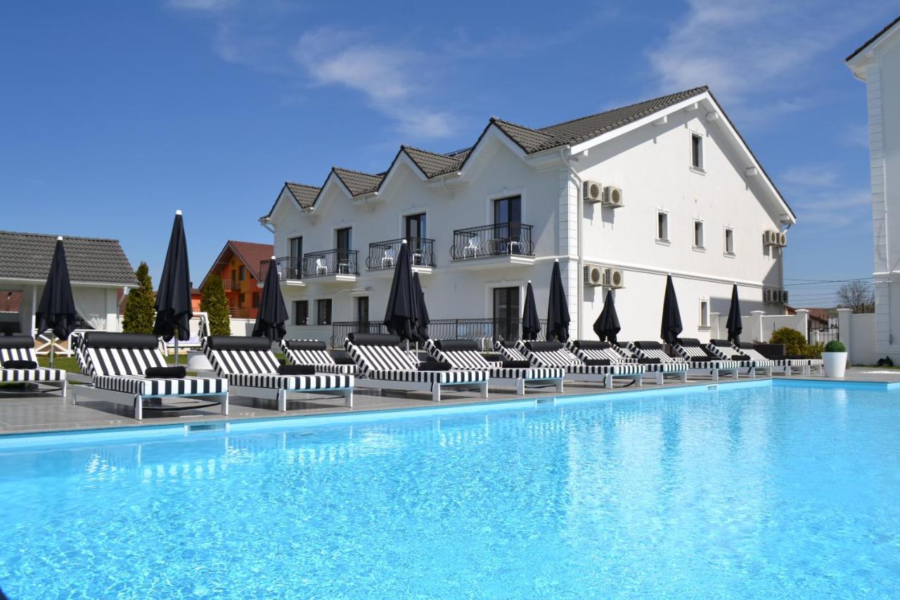 Krystal Boutique Mansion Hotel Hunedoara Buitenkant foto