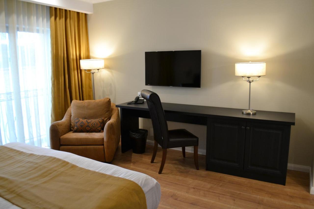 Krystal Boutique Mansion Hotel Hunedoara Buitenkant foto