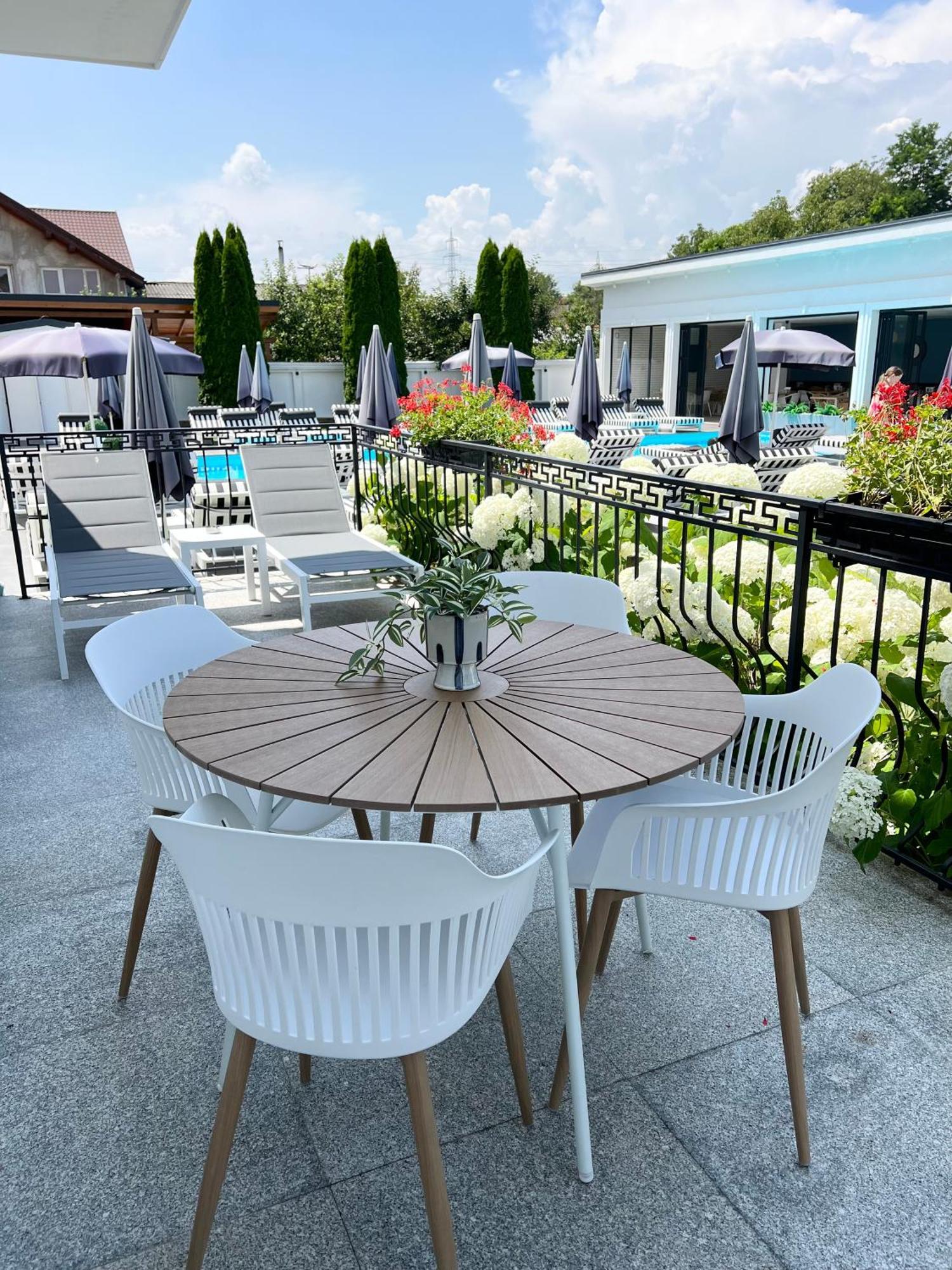 Krystal Boutique Mansion Hotel Hunedoara Buitenkant foto