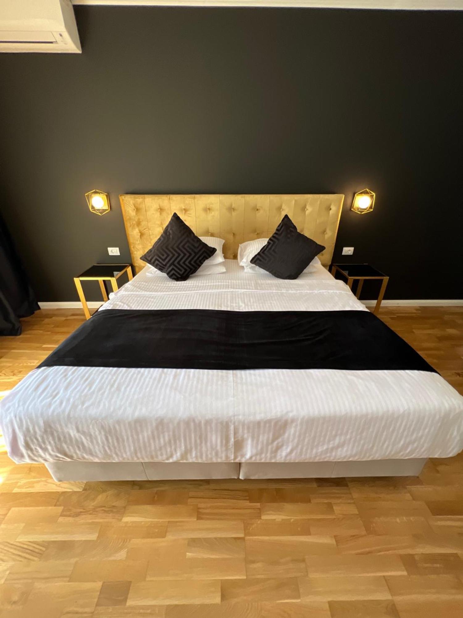 Krystal Boutique Mansion Hotel Hunedoara Buitenkant foto