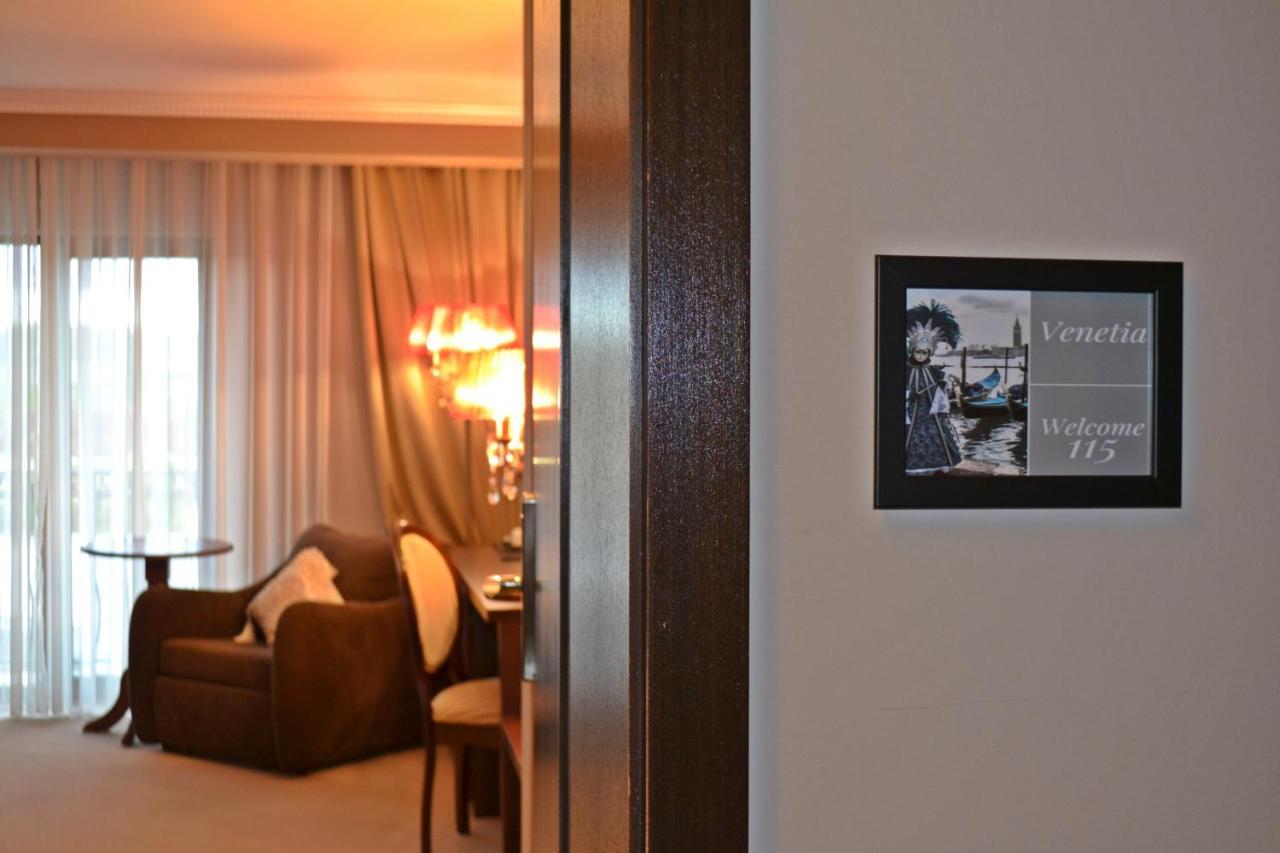 Krystal Boutique Mansion Hotel Hunedoara Buitenkant foto