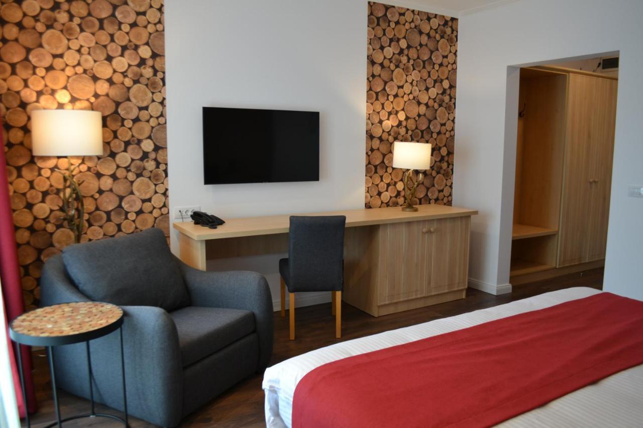 Krystal Boutique Mansion Hotel Hunedoara Buitenkant foto